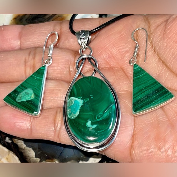 Malachite Pendant & Earrings Set - Picture 6 of 14